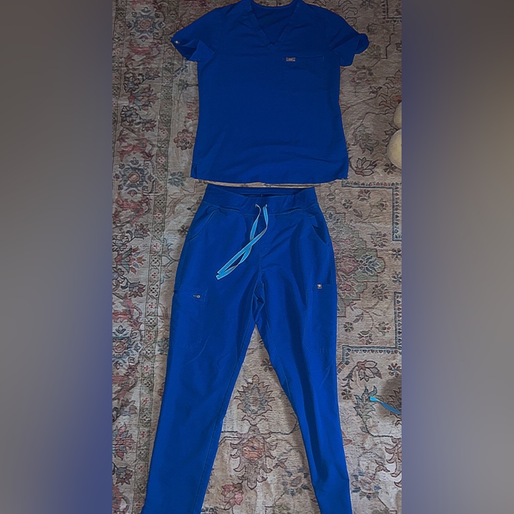 Figs scrub set small top and medium pants